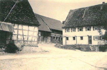 1960 Haus und Hof Gronbach Senior mit alter Scheune