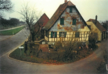 1992 Das alte Haus Hilpert an der Kreuzung Dorfstraße-Kupferweg