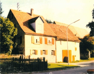 Das alten Haus Weibrecht in der Ludwigsruher Straße, jetzt Familie Baumann