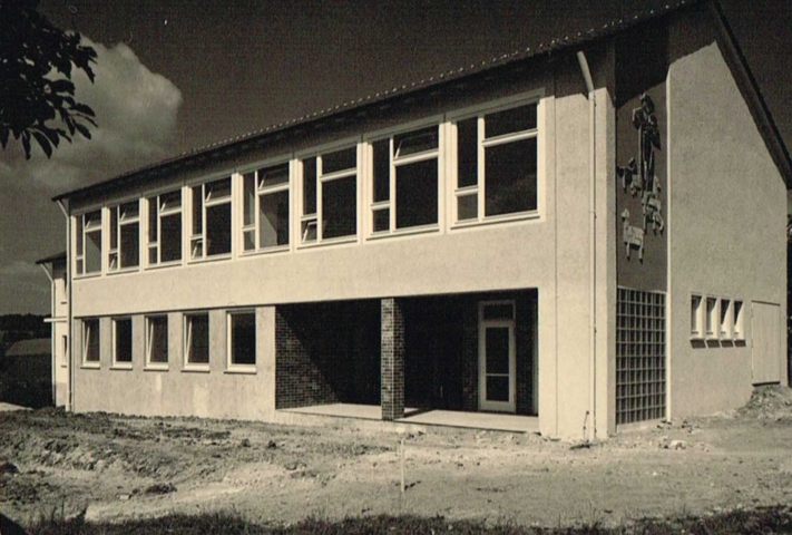 Das fertiggestellte Schulhaus (1962/63?)