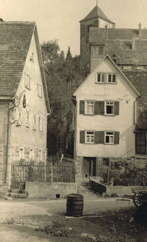 Blick auf die Kirchenstäffele, links das Lamm rechts das Haus Köhnlein
