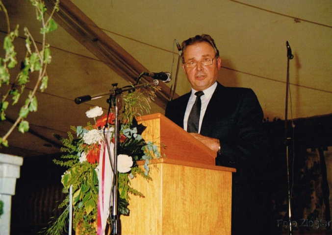 Ortsvorsteher Erwin Düring bei einer Rede zum Heimattag 1987