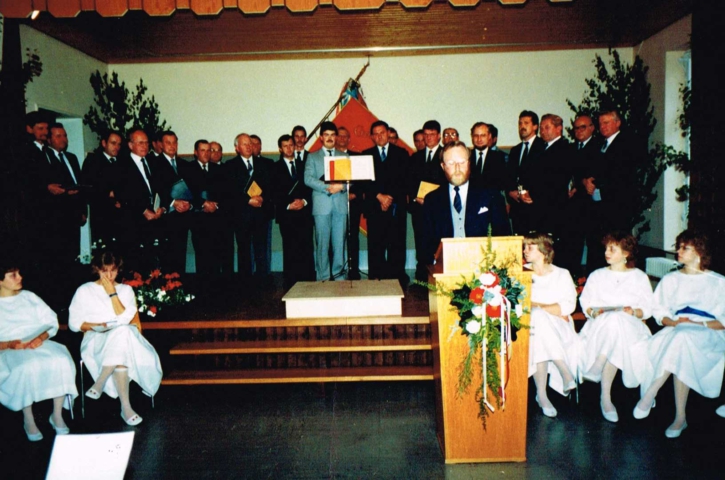 Heimattag 1987 im Schulhaus, auf der Bühne der Gesangverein Eintracht